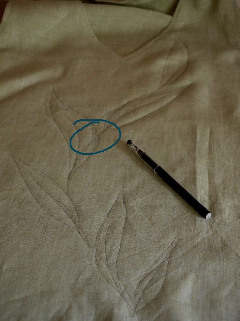 masquer une tache avec des feutres textiles