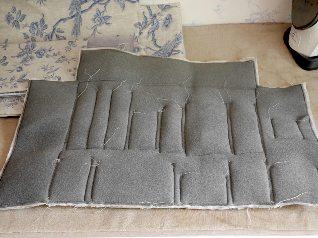 DIY housse de machine à coudre en toile de Jouy