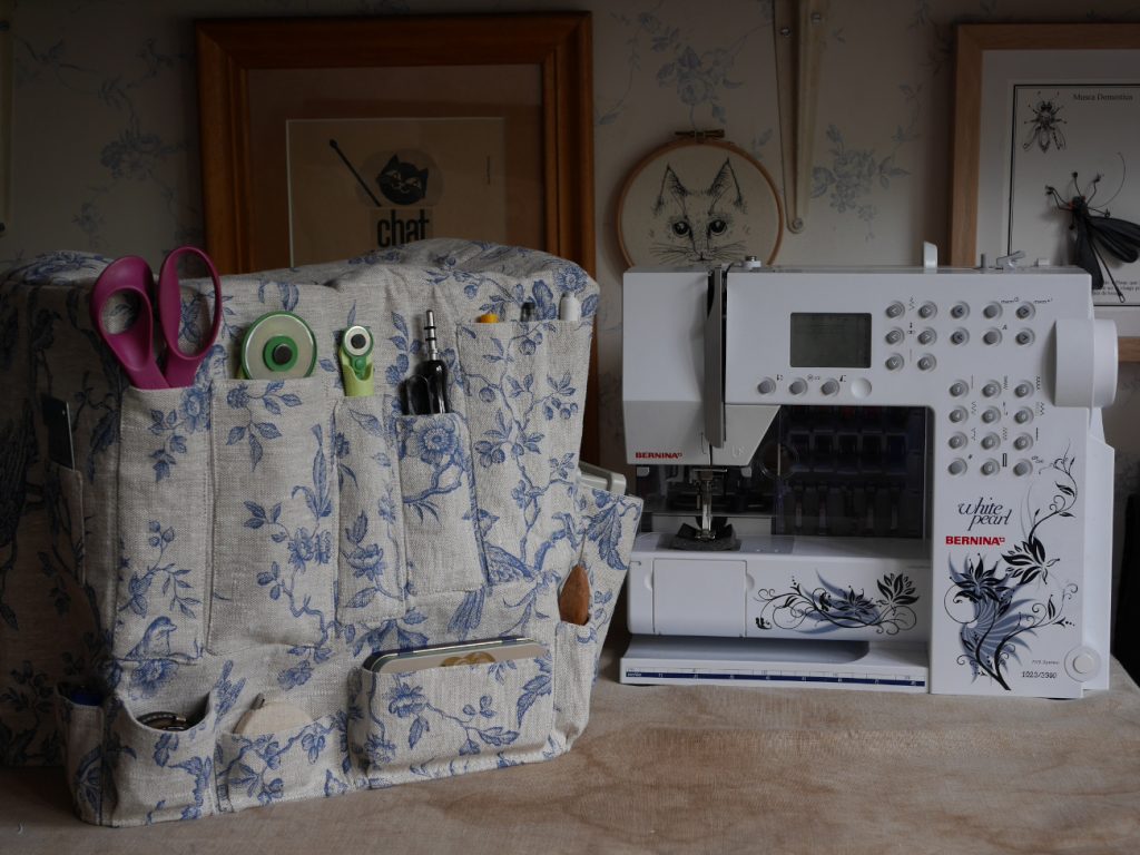 DIY housse de machine à coudre en toile de Jouy